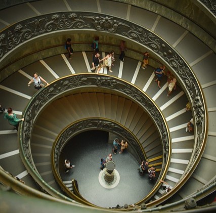 Imagen decorativa: detalle de la escalera de caracol de los Palacios Vaticanos